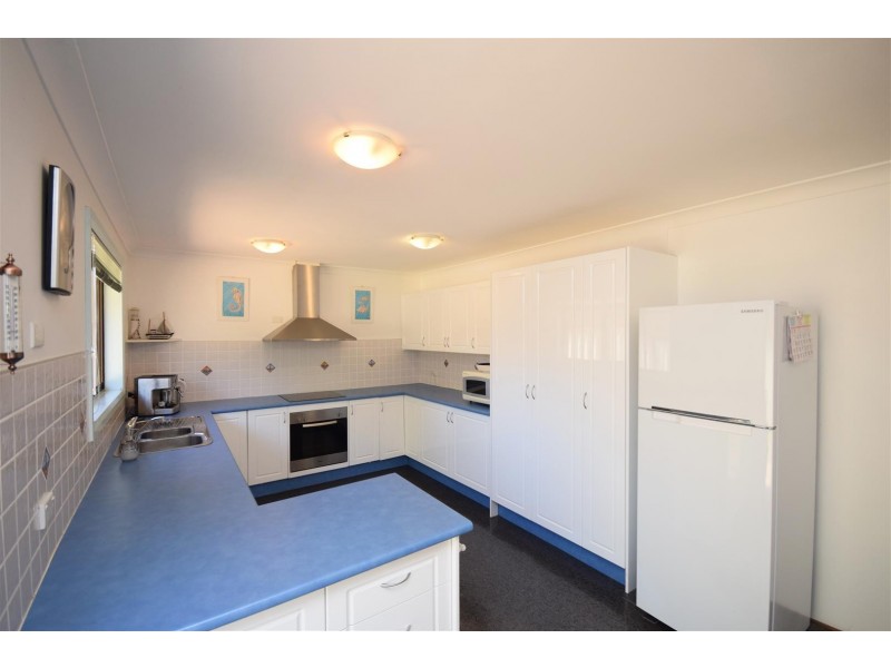 1 Clarke Avenue, North Nowra NSW 2541
