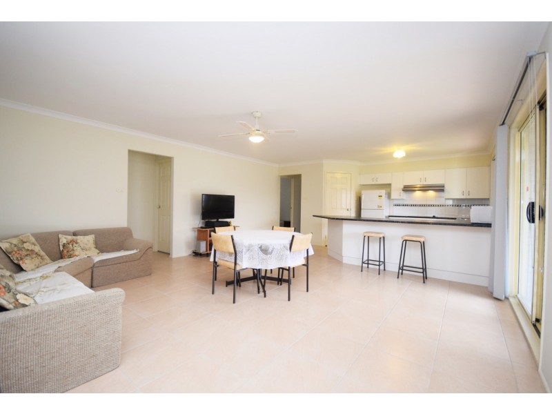 15 Warrigal Street, Nowra NSW 2541