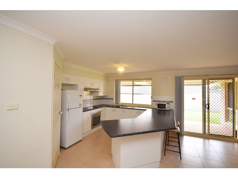 15 Warrigal Street, Nowra NSW 2541
