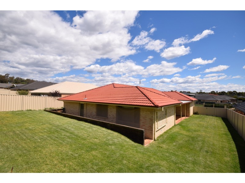 15 Warrigal Street, Nowra NSW 2541