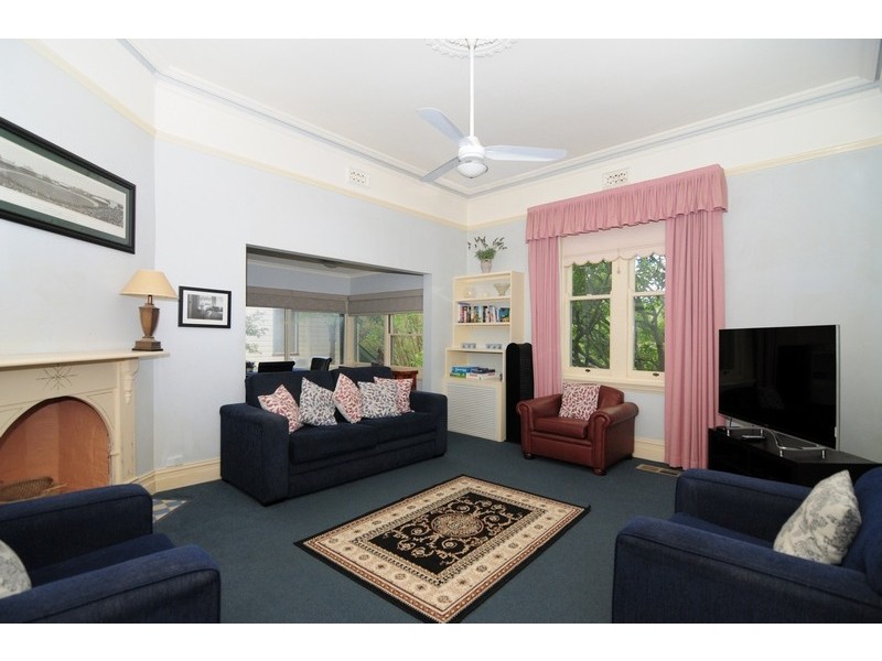 125 Brinawarr Street, Bomaderry NSW 2541