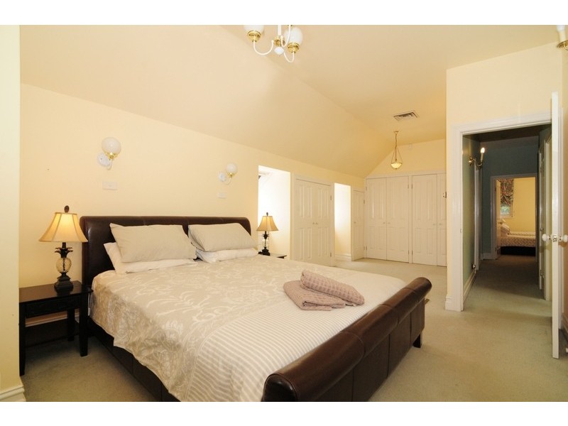 125 Brinawarr Street, Bomaderry NSW 2541