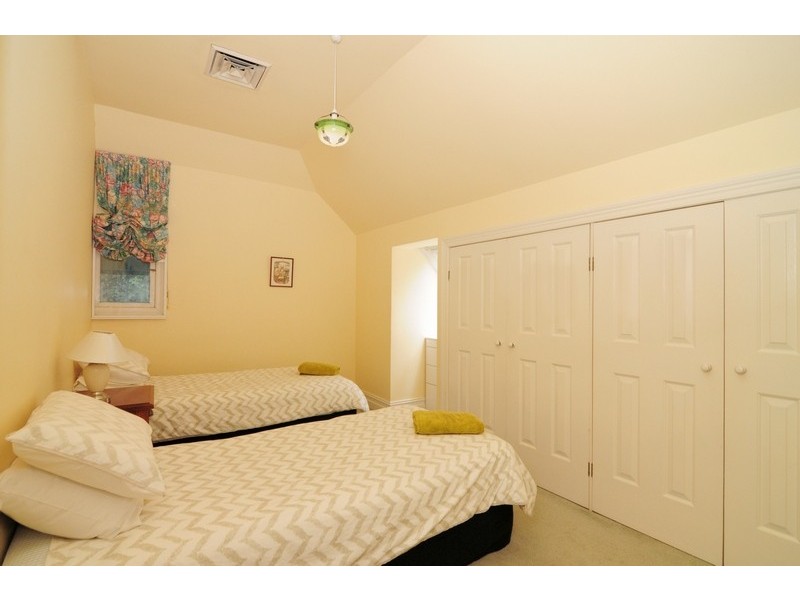 125 Brinawarr Street, Bomaderry NSW 2541