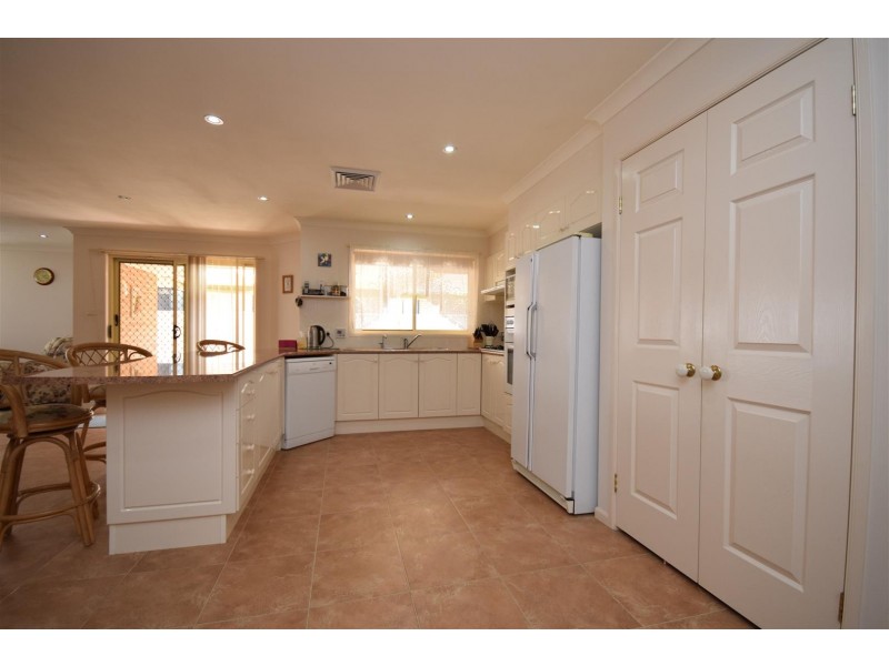 5 Lacebark Grove, Worrigee NSW 2540