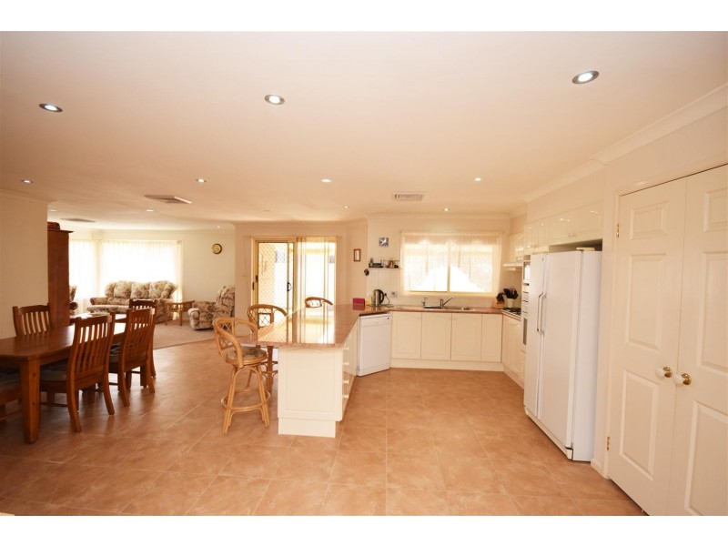 5 Lacebark Grove, Worrigee NSW 2540