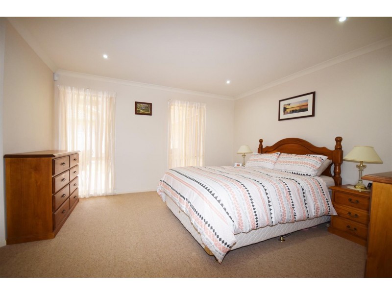 5 Lacebark Grove, Worrigee NSW 2540