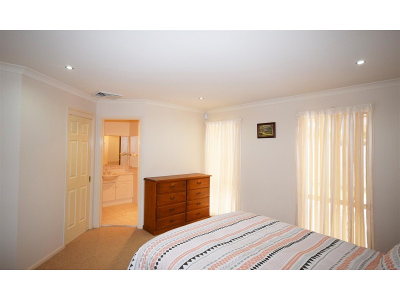 5 Lacebark Grove, Worrigee NSW 2540