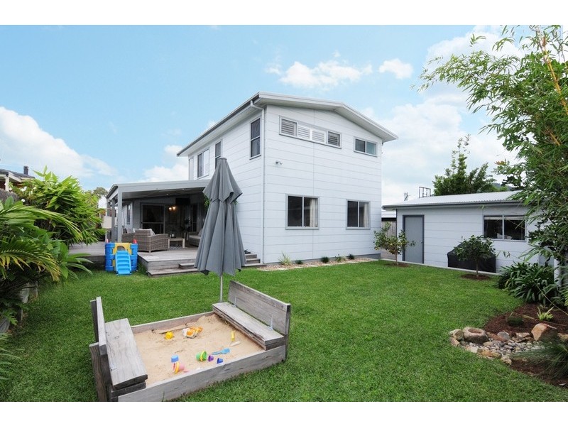 11 Heard Avenue, Shoalhaven Heads NSW 2535