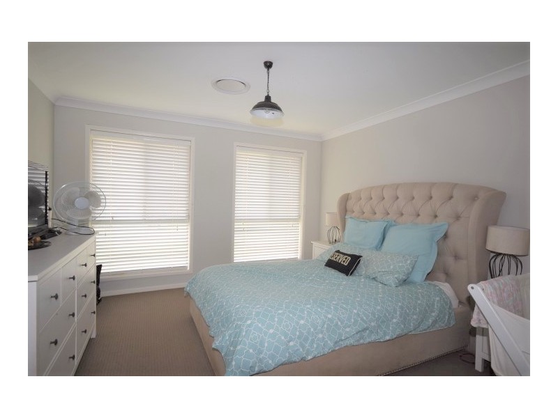 20 Langside Avenue, West Nowra NSW 2541