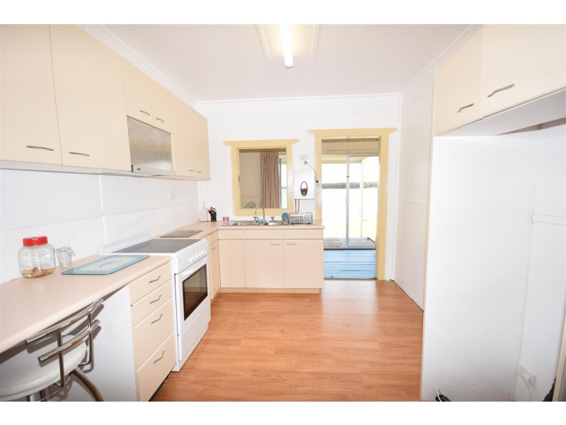 38 Hay Avenue, Shoalhaven Heads NSW 2535