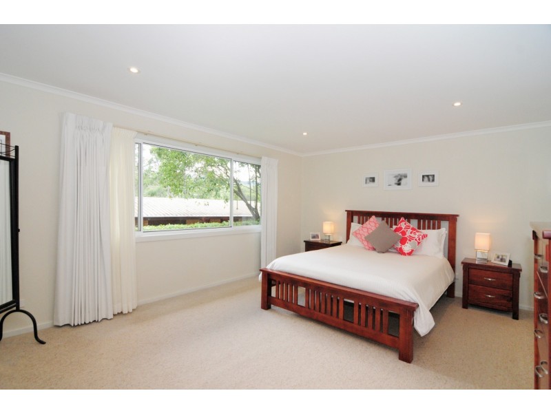 18 Windsor Drive, Berry NSW 2535
