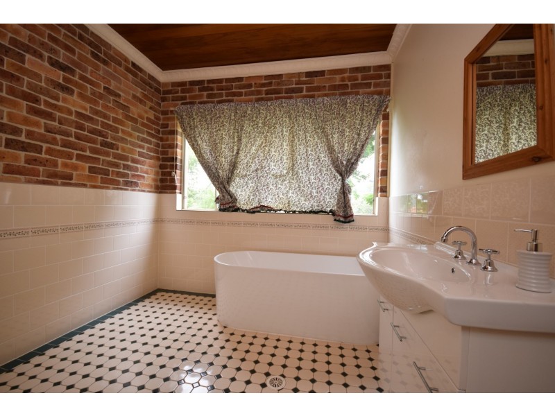 16 Kongoola Avenue, Cambewarra NSW 2540