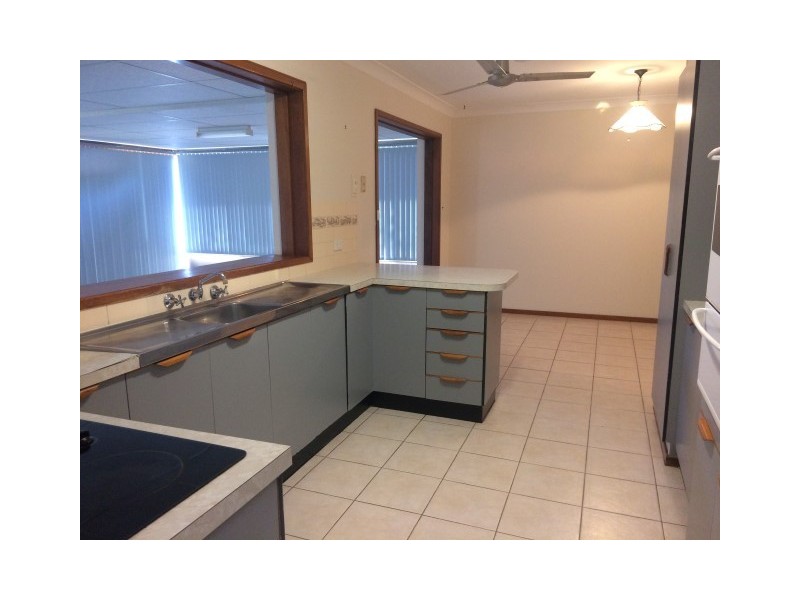 27 SALISBURY DRIVE, Nowra NSW 2541