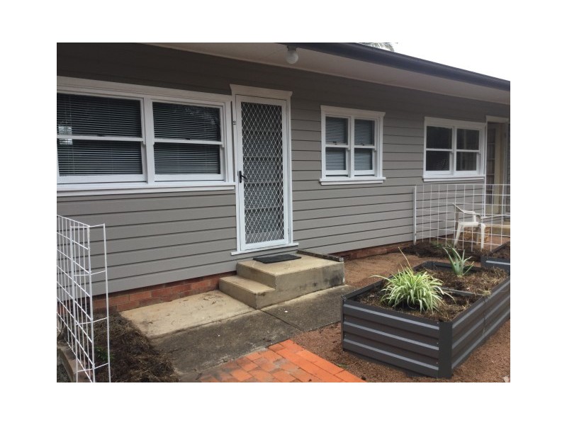 2/17 Meroo Rd, Bomaderry NSW 2541