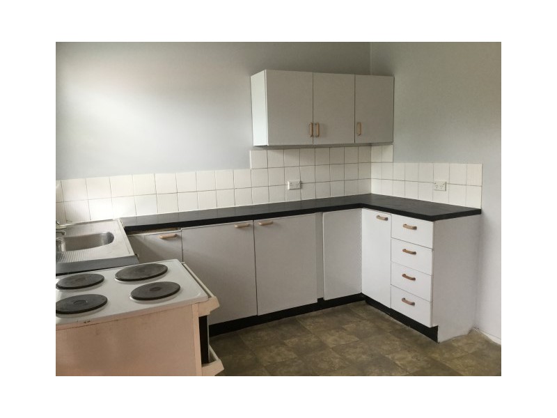 2/17 Meroo Rd, Bomaderry NSW 2541