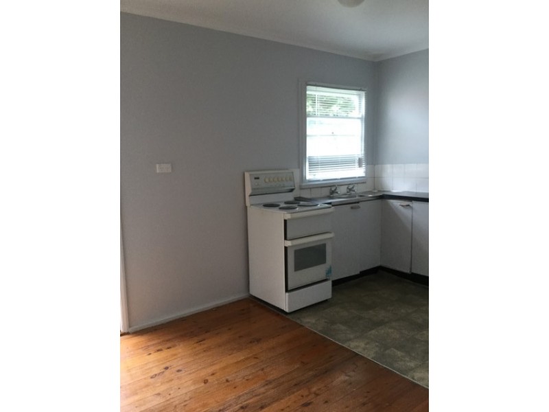 2/17 Meroo Rd, Bomaderry NSW 2541