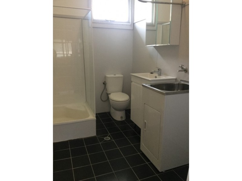 2/17 Meroo Rd, Bomaderry NSW 2541