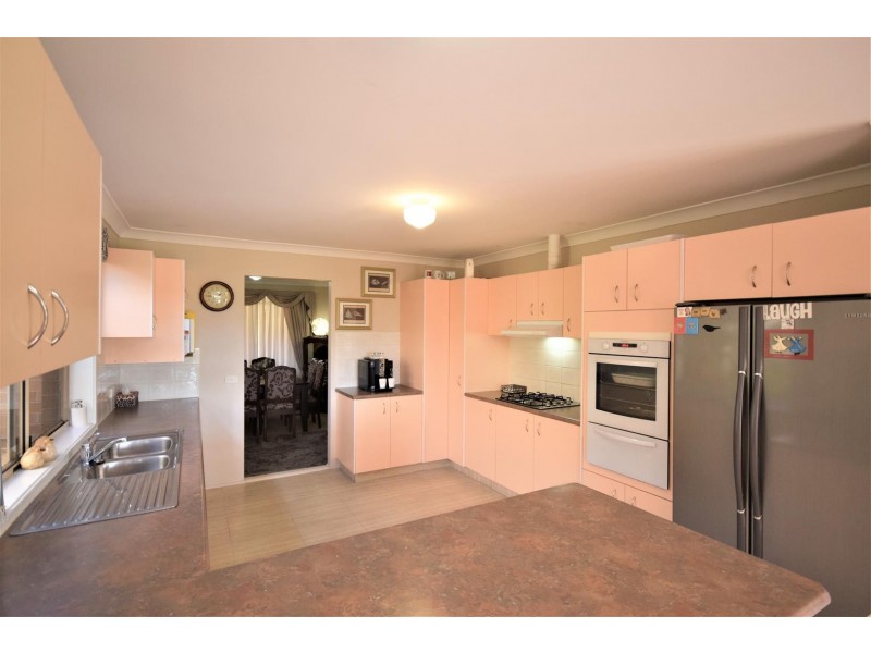 20 Illawarra Circuit, Worrigee NSW 2540