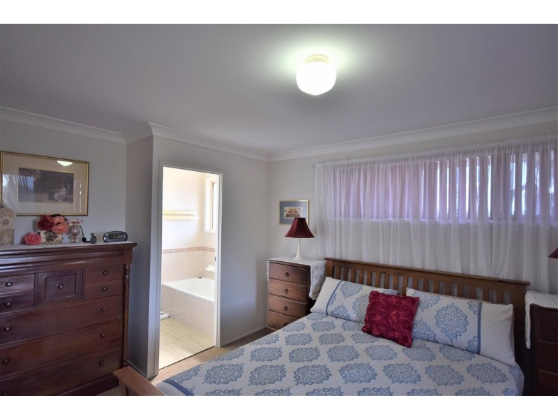 20 Illawarra Circuit, Worrigee NSW 2540