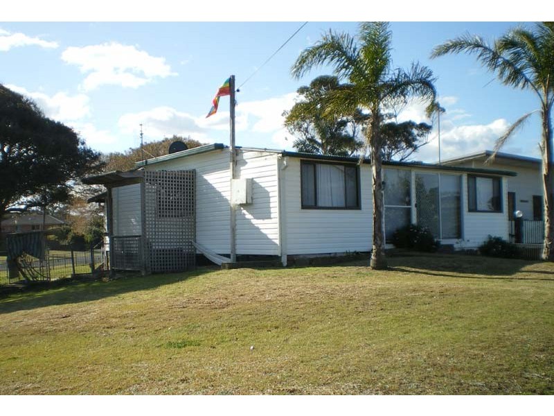 22 MCINTOSH STREET, Shoalhaven Heads NSW 2535