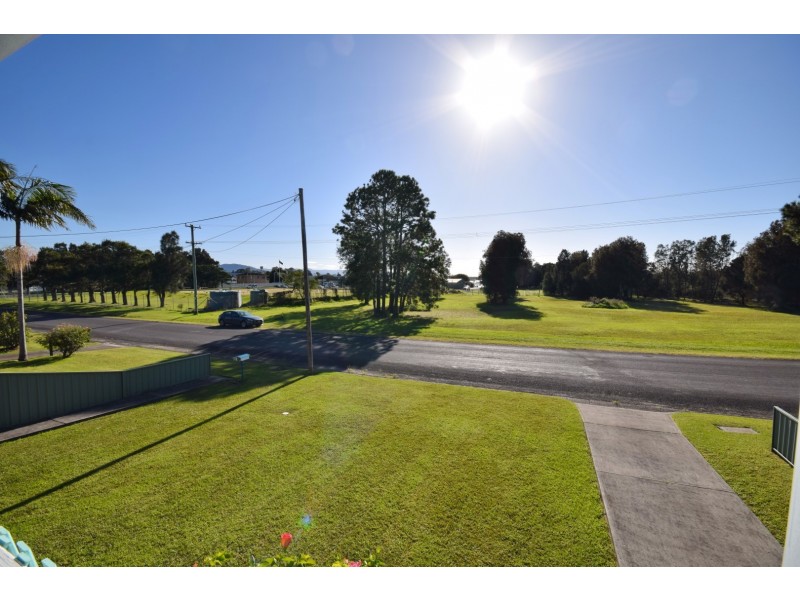131 Greens Road, Greenwell Point NSW 2540
