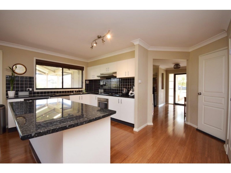 8 Wattlebird Road, South Nowra NSW 2541
