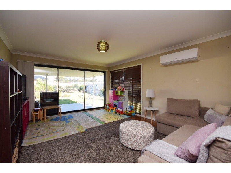 8 Wattlebird Road, South Nowra NSW 2541