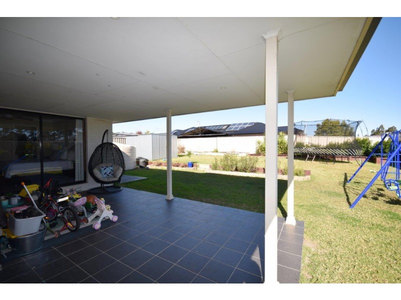 8 Wattlebird Road, South Nowra NSW 2541