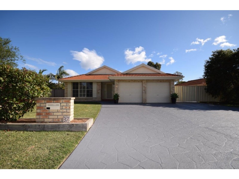 37 Robinia Way, Worrigee NSW 2540