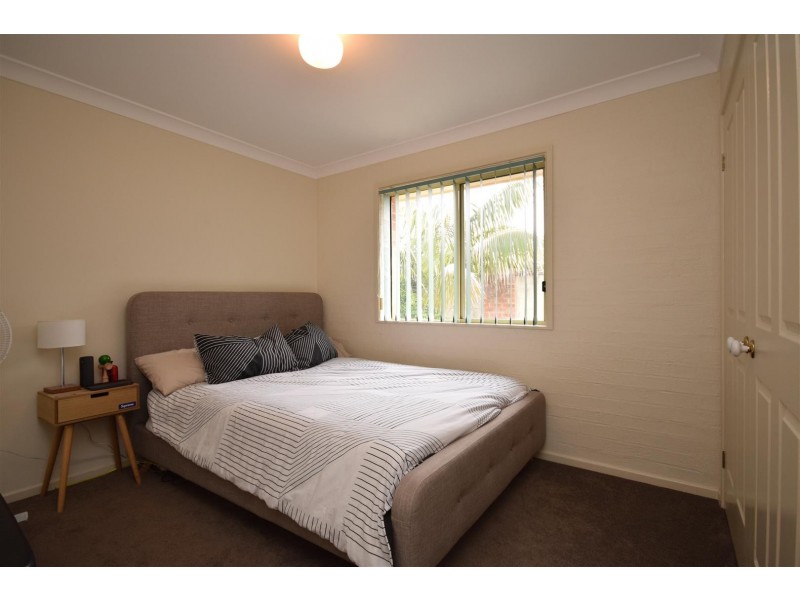1 and 2/8 Flanagan Court, Worrigee NSW 2540