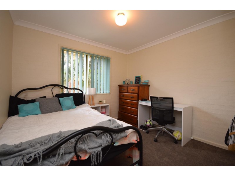 1 and 2/8 Flanagan Court, Worrigee NSW 2540