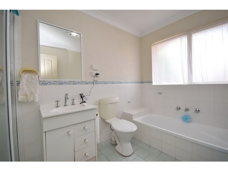 1 and 2/8 Flanagan Court, Worrigee NSW 2540