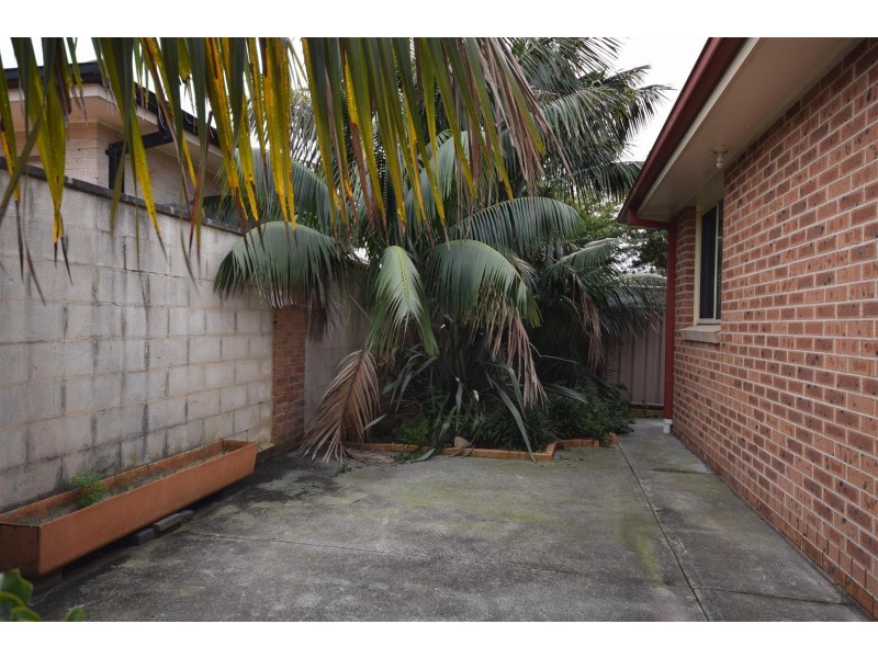 1 and 2/8 Flanagan Court, Worrigee NSW 2540