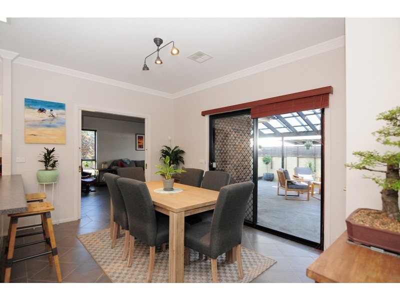 11 Jade Place, Meroo Meadow NSW 2540