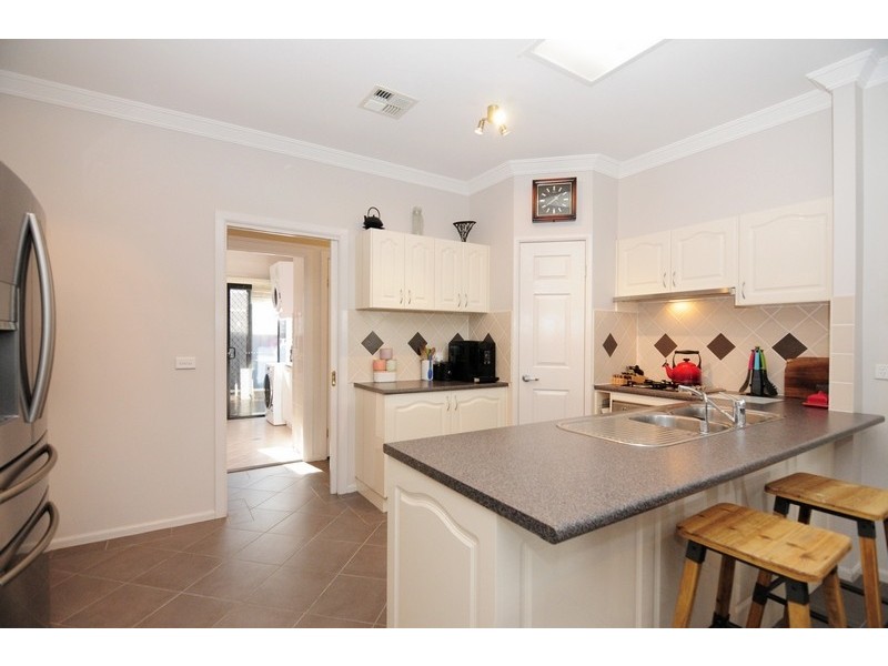 11 Jade Place, Meroo Meadow NSW 2540