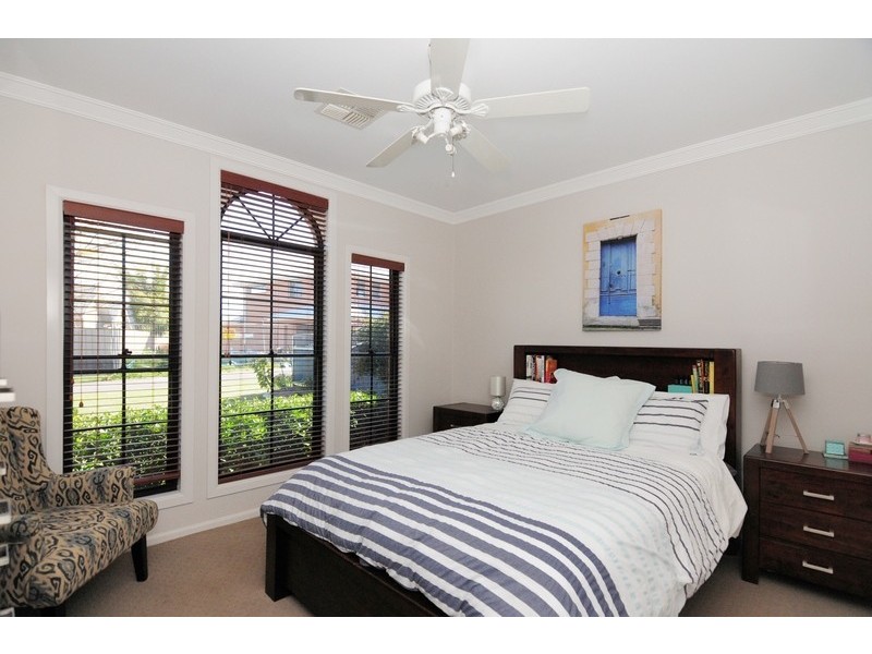 11 Jade Place, Meroo Meadow NSW 2540