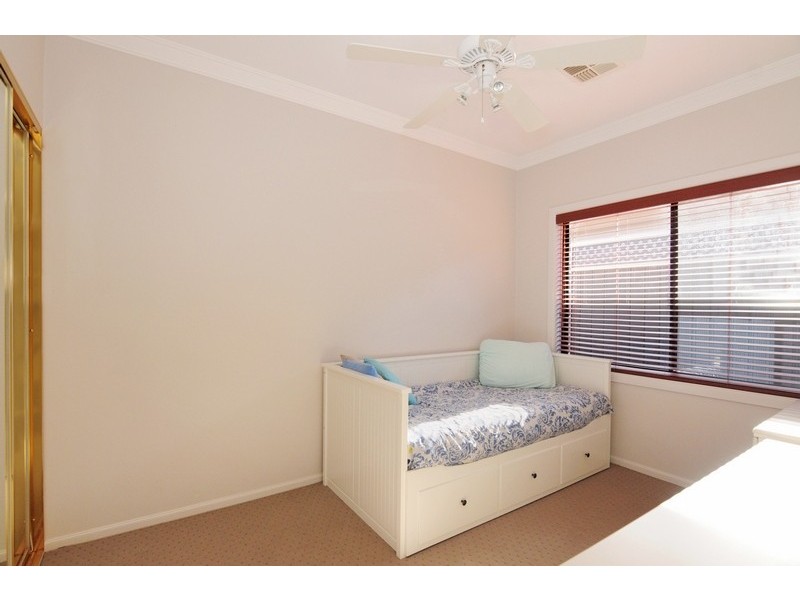 11 Jade Place, Meroo Meadow NSW 2540