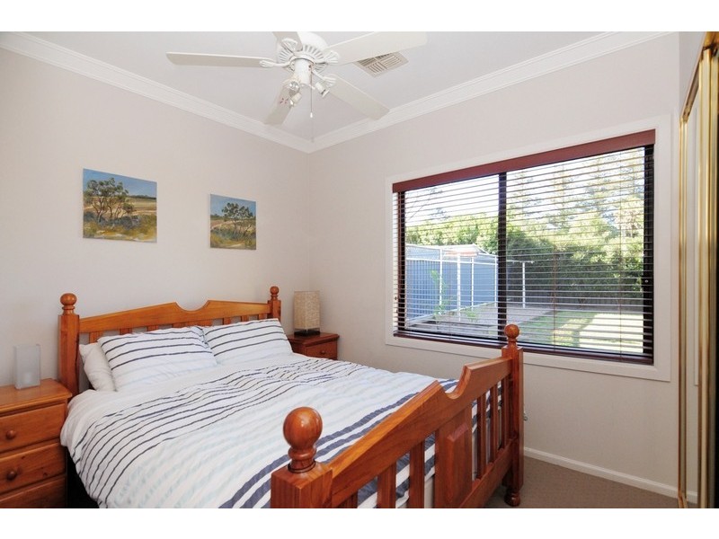 11 Jade Place, Meroo Meadow NSW 2540