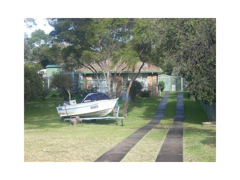 8 RAVENSCLIFFE RD, Shoalhaven Heads NSW 2535