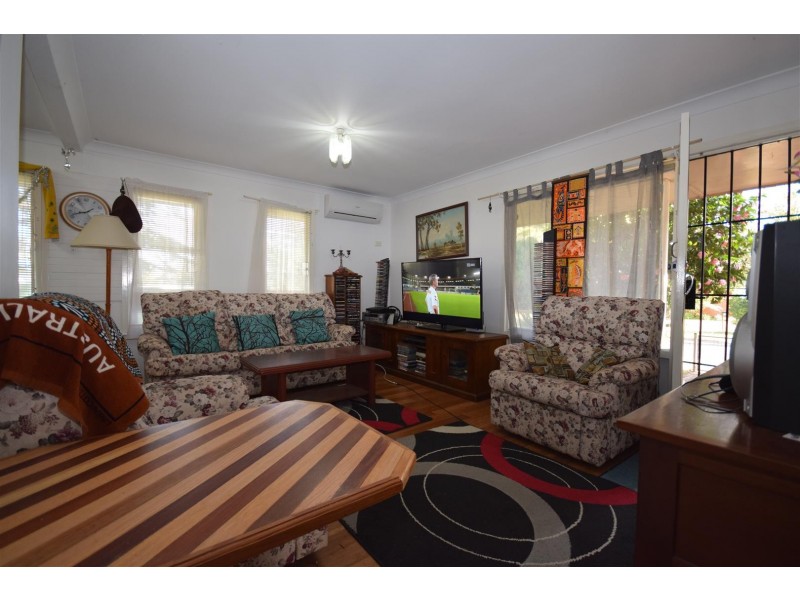 33 Sampson Crescent, Bomaderry NSW 2541