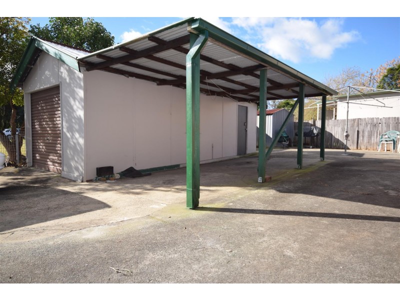 33 Sampson Crescent, Bomaderry NSW 2541