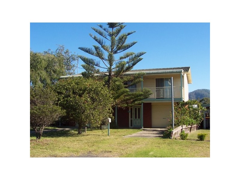 17 THROSBY STREET, Shoalhaven Heads NSW 2535