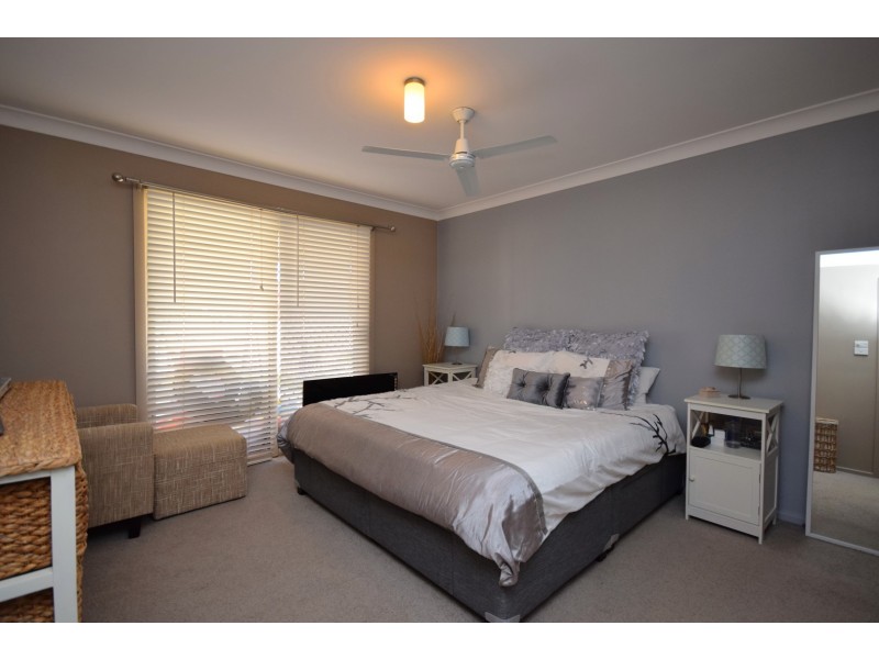 17 Emerald Drive, Meroo Meadow NSW 2540