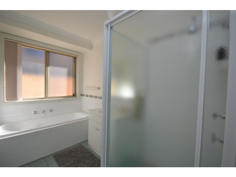 17 Emerald Drive, Meroo Meadow NSW 2540