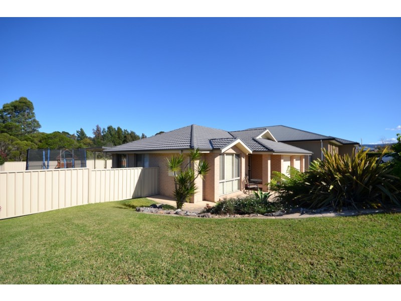 17 Emerald Drive, Meroo Meadow NSW 2540