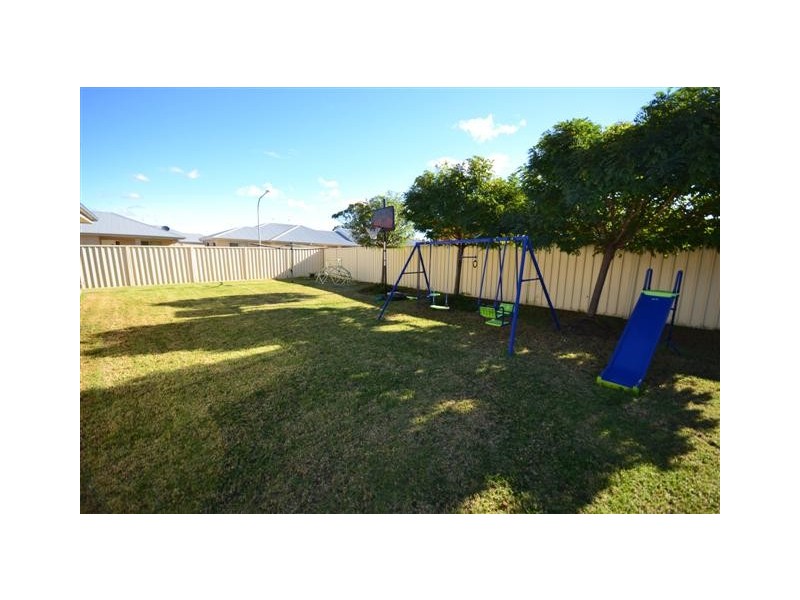 5 BLUEWATTLE ROAD, Worrigee NSW 2540