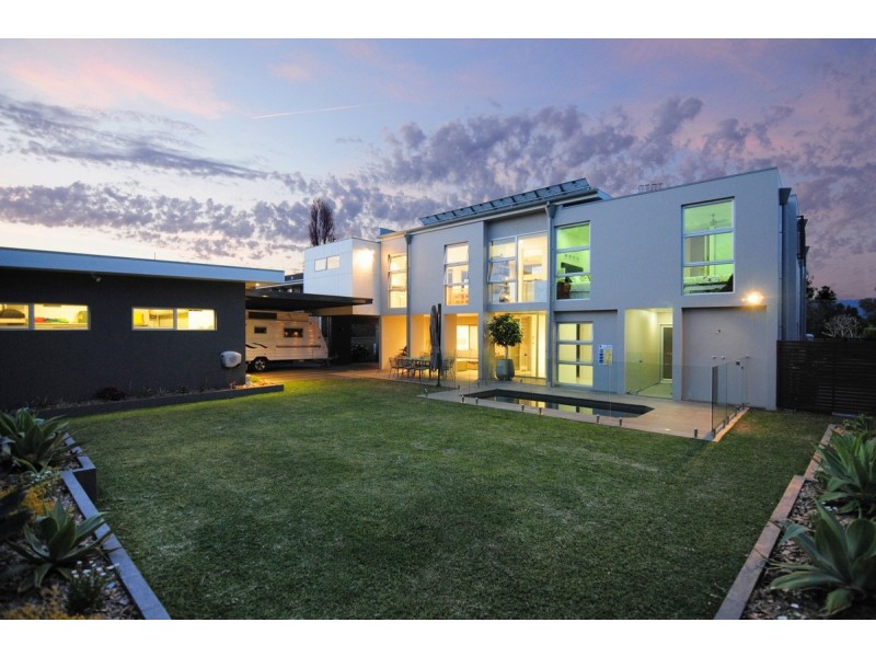 18A Riverview Road, Nowra NSW 2541