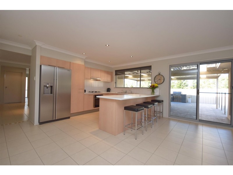 3 Blue Bell Way, Worrigee NSW 2540