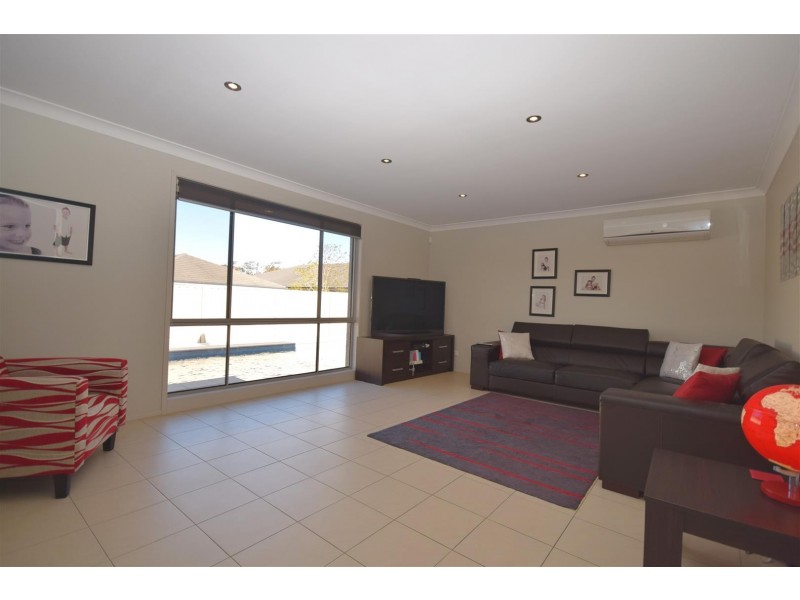 3 Blue Bell Way, Worrigee NSW 2540