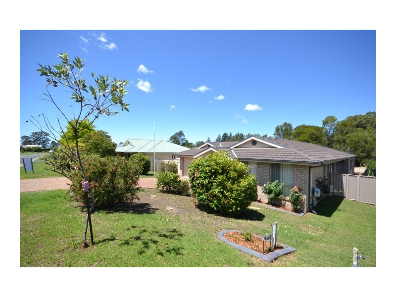 29 Emerald Drive, Bomaderry NSW 2541